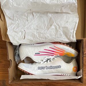 New Balance White Vibrant Violet Unisex Mid Distance Spikes MD500v8